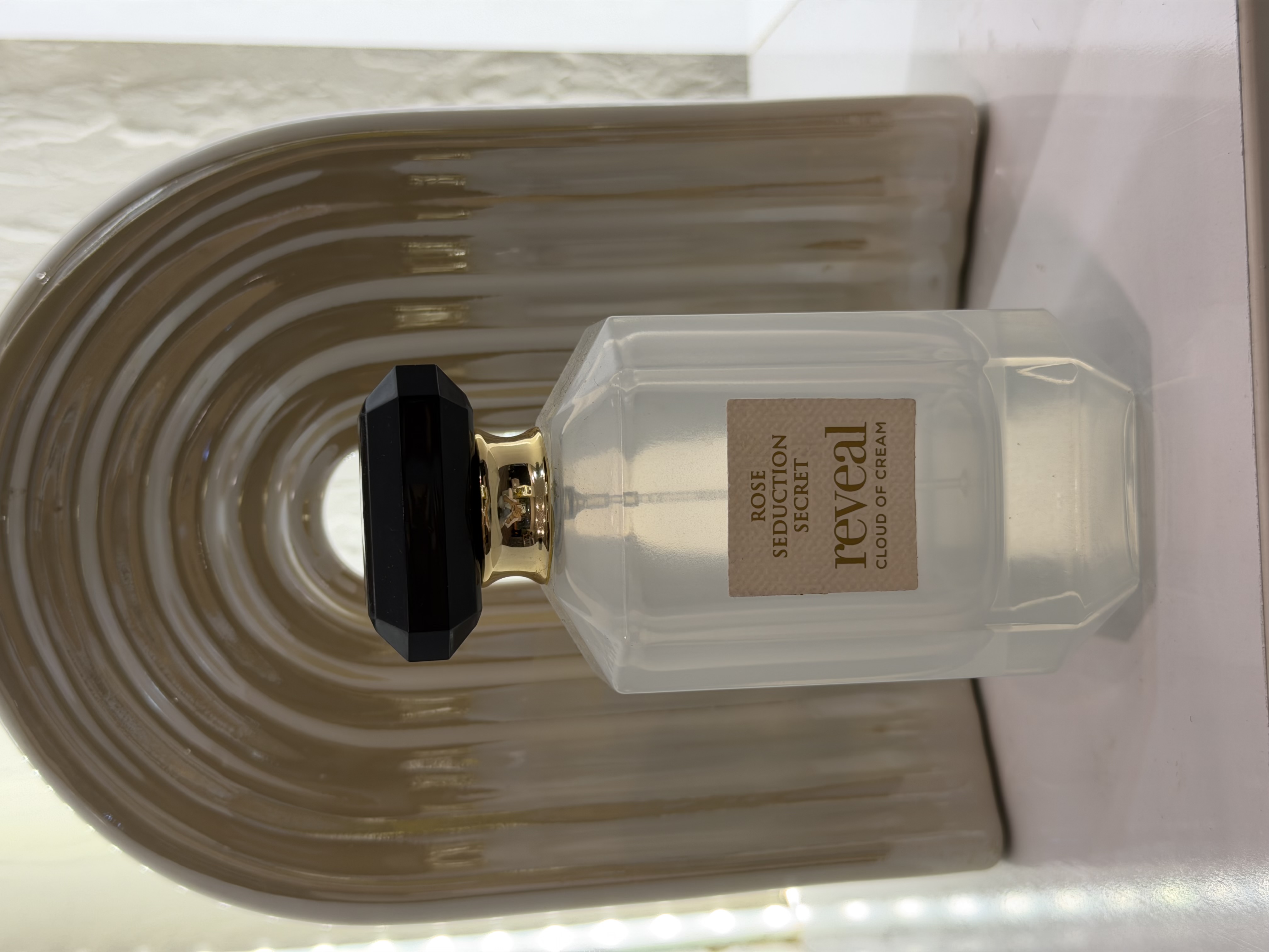 عطر زنانه ویکتوریا سکرت تیس کرم کلاود فراگرنس ورد ریویل