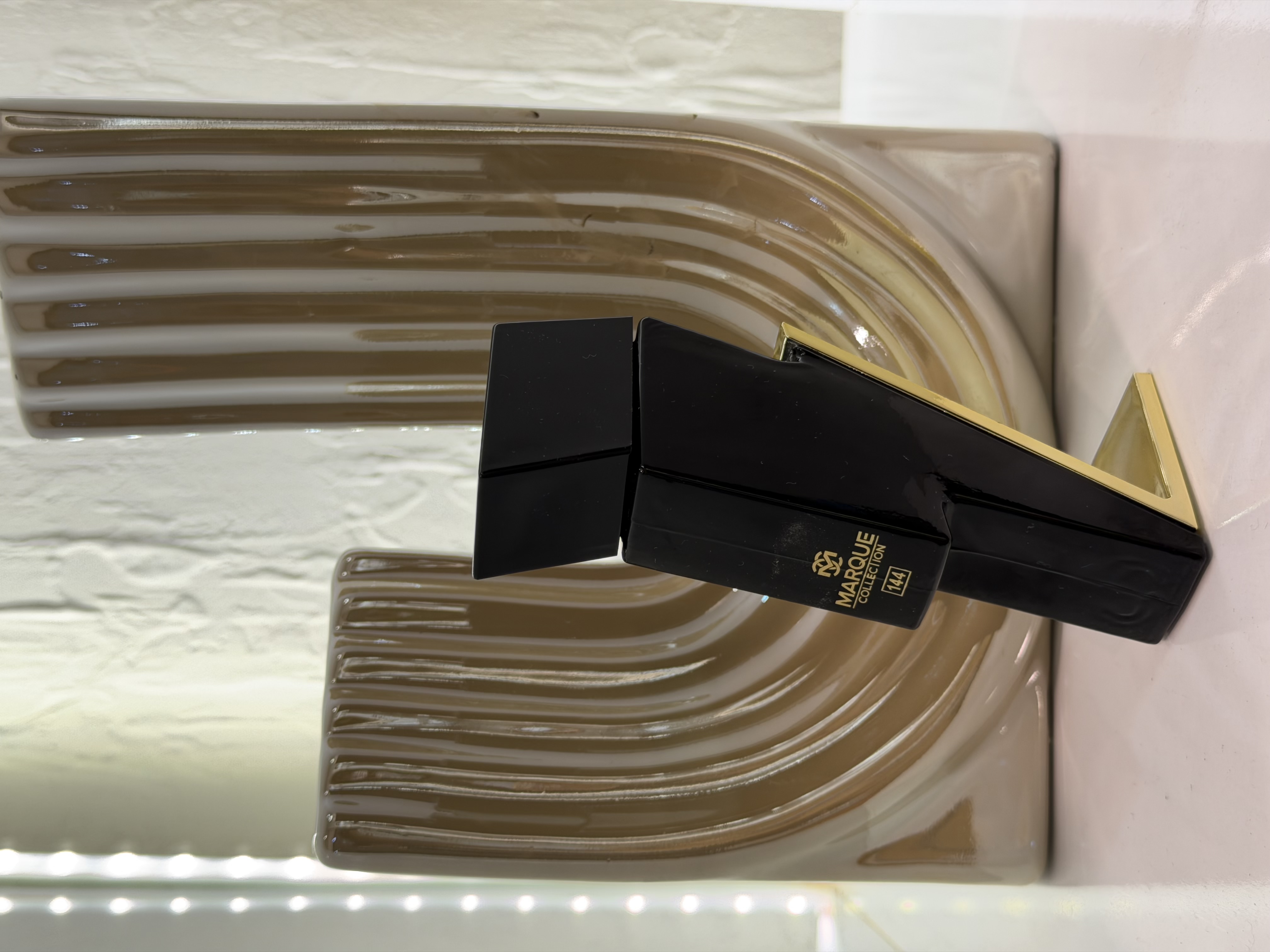 عطر مینی کارولینا هررا بد بوی مارکویی کالکشن ۲۵ میل کد ۱۴۴