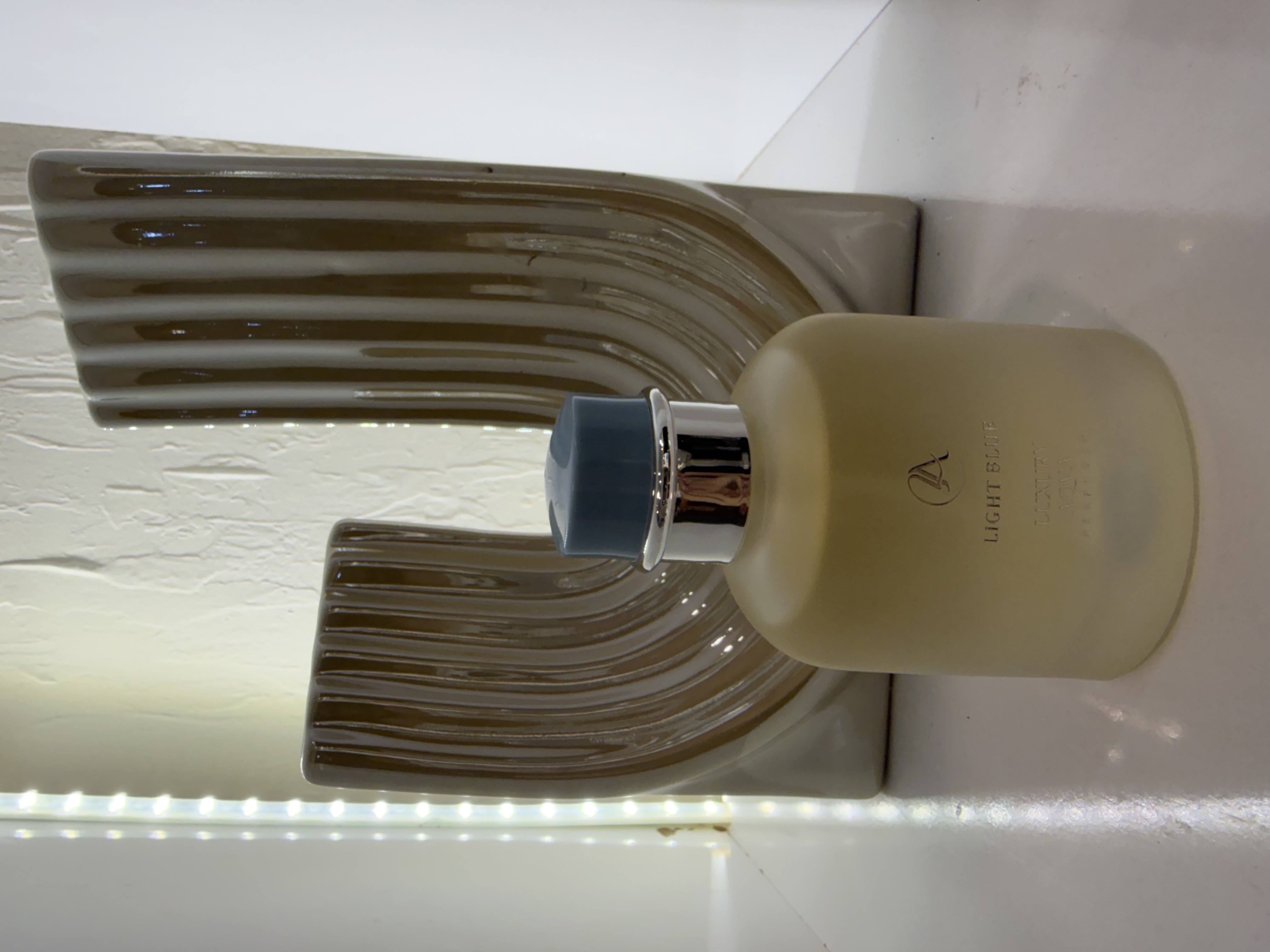عطر دلچه گابانا لایت بلو پورهوم  ۵۰ میل لاکچری اکوا