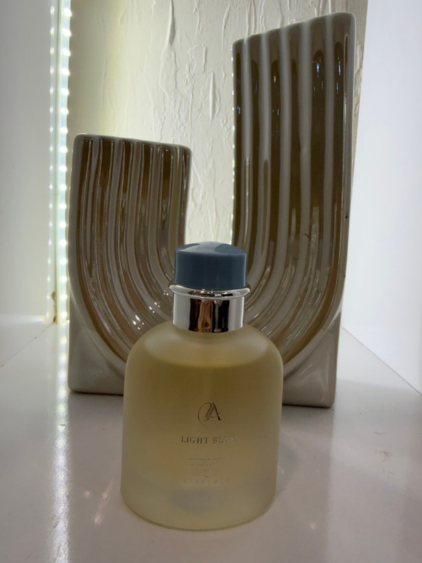 عطر دلچه گابانا لایت بلو پورهوم ۵۰ میل لاکچری اکوا